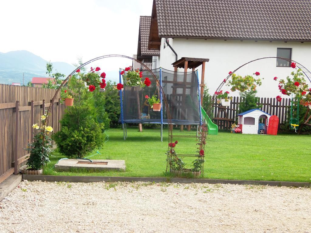 Pensiunea Dara Rîşnov エクステリア 写真